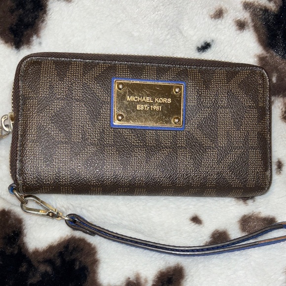 Michael Kors Handbags - Michael Kors Brown and Gold Wristlet
